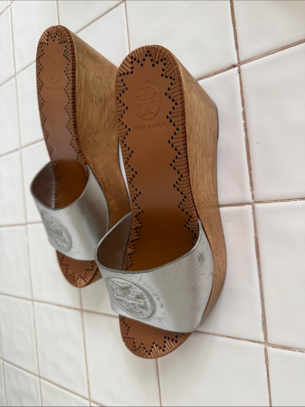 Tory Burch sz 7 sandals mules wedges metallic silver leather
